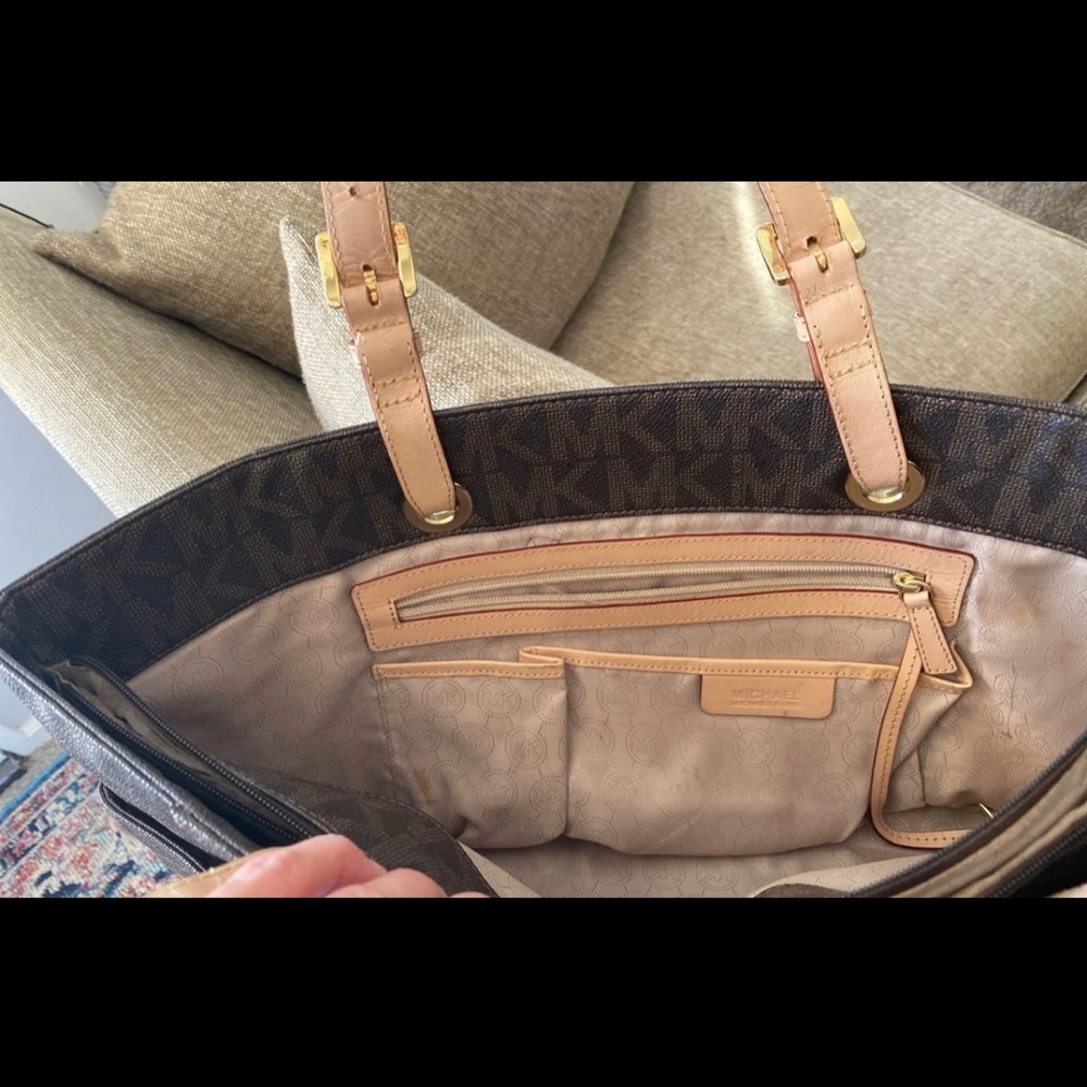 Michael Kors - Picture 3 of 7
